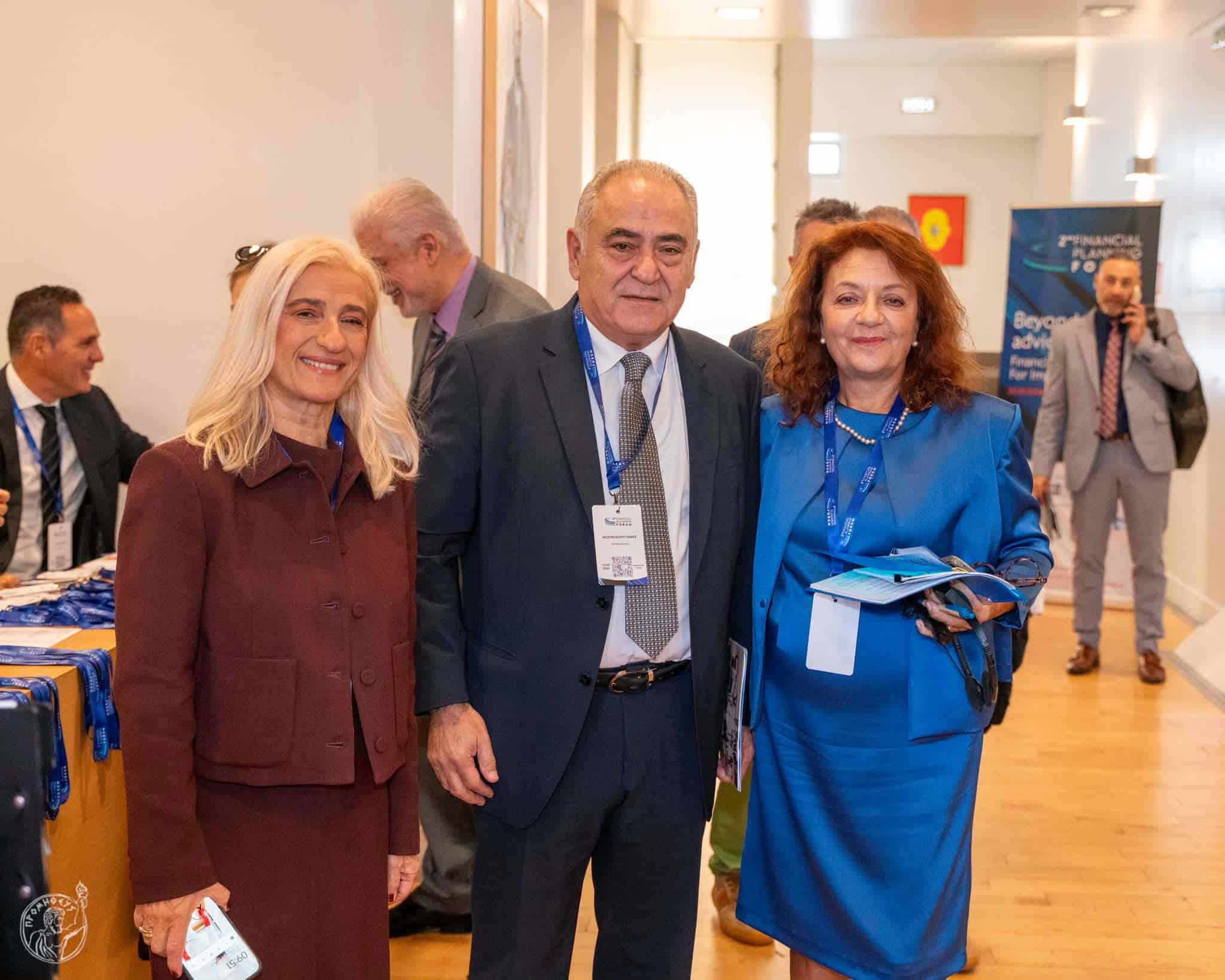 Η Ευφροσύνη Στουργιώτου με συνέδρους στο 2ο Financial Planning Forum